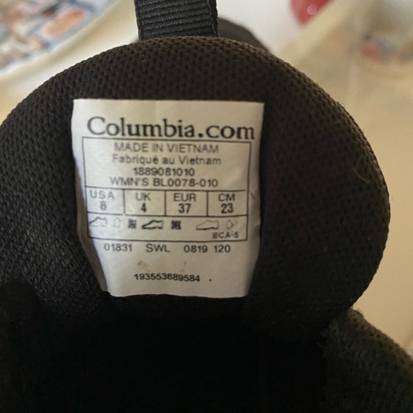 Trail shoes. Size 6. Black and white - Picture 3 of 6